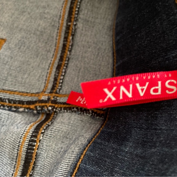 Spanx Blue Jeans Distressed Pull On Sz Med 29”wX27”l - Picture 7 of 7